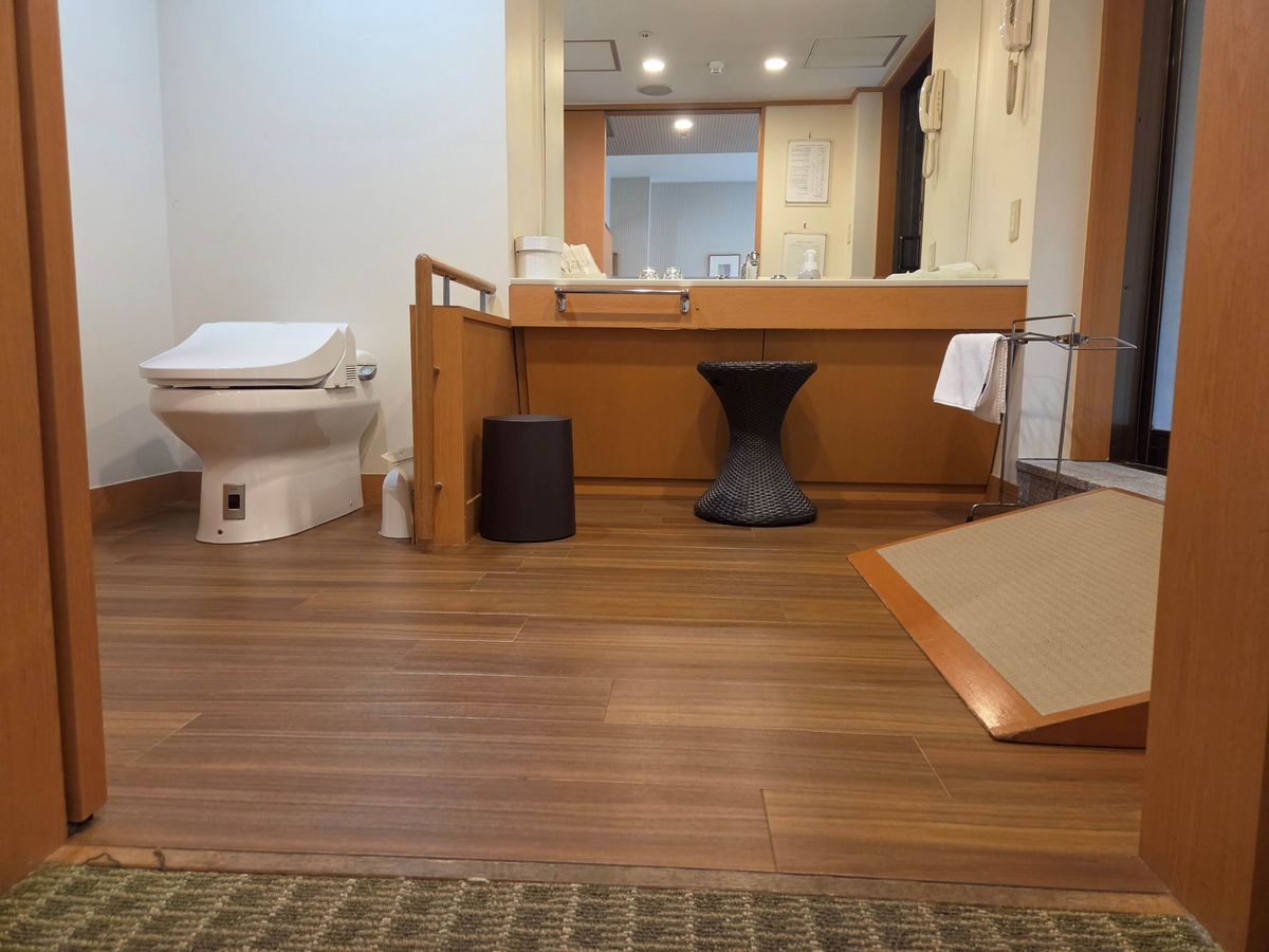 湯本富士屋ホテル 本館401号室のトイレ・浴室入口